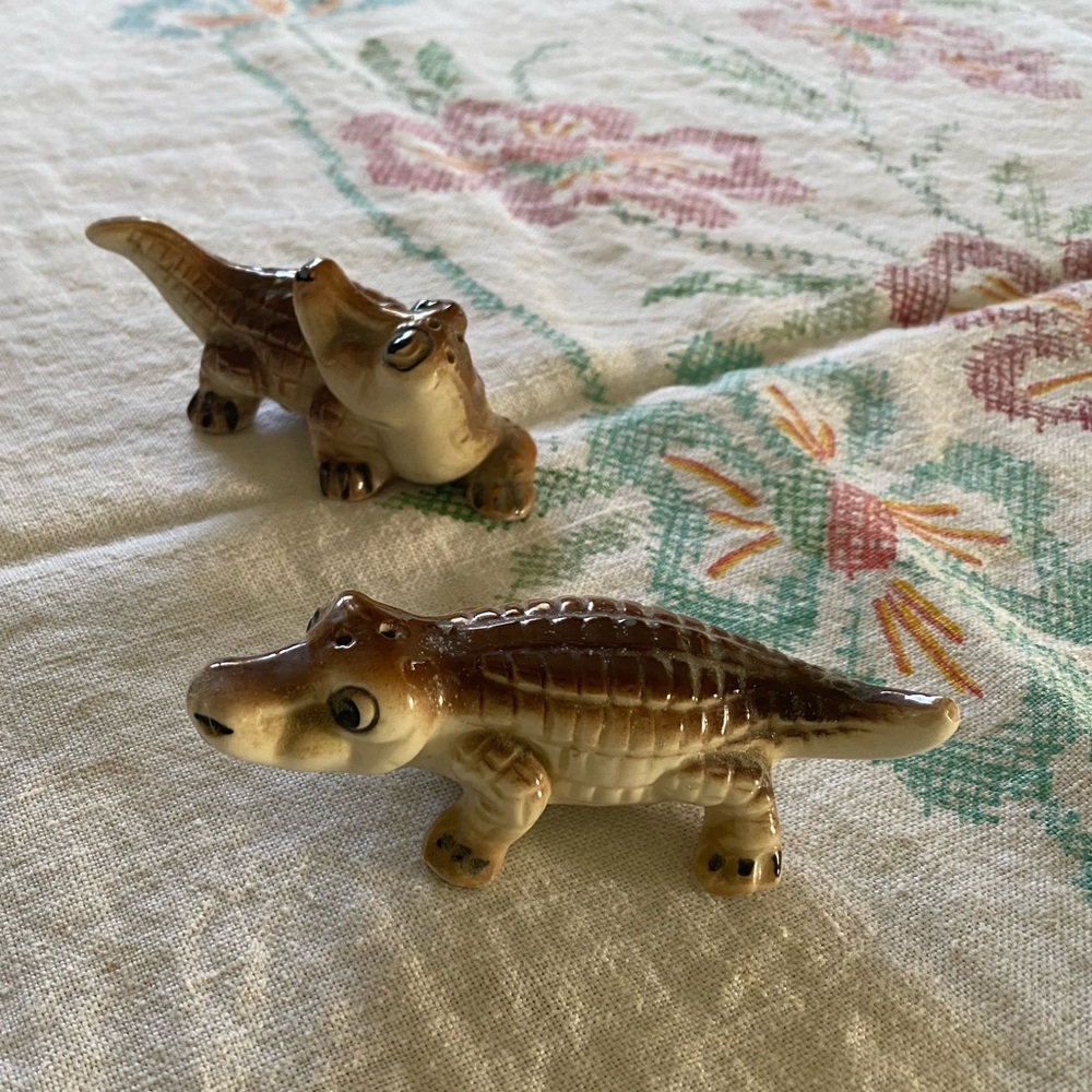 VTG Alligator Salt&Pepper Shakers**